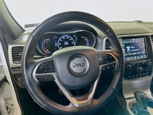 Used 2018 Jeep Grand Cherokee Limited image 13