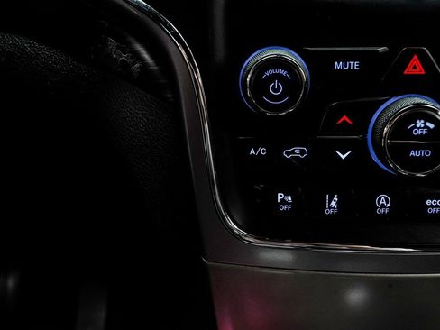 Used 2021 Jeep Grand Cherokee Laredo image 27