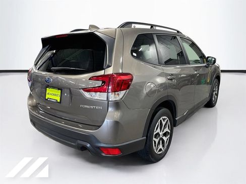 Used 2021 Subaru Forester Premium AWD/4WD image 5