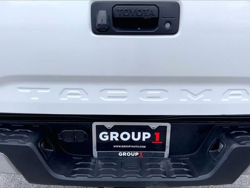Used 2022 Toyota Tacoma SR5 AWD/4WD image 10