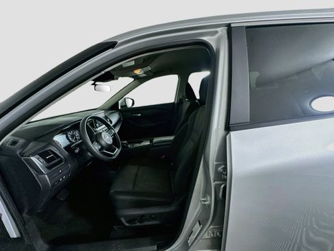 Used 2024 Nissan Rogue SV FWD image 13