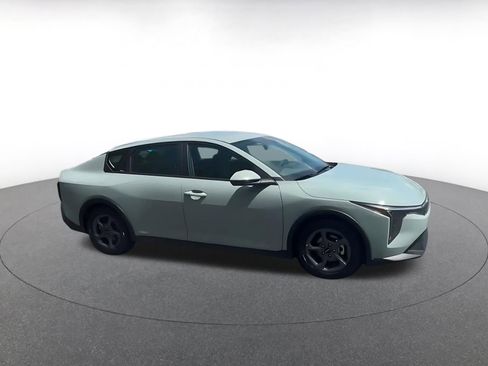 Used 2025 Kia K4 LXS image 2