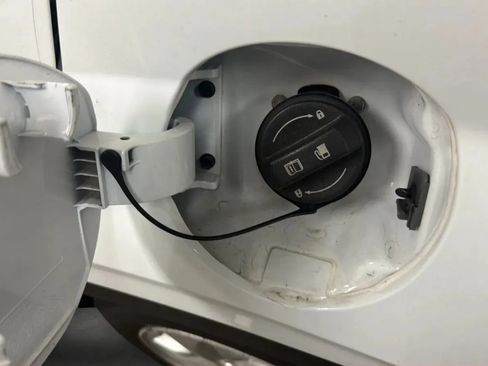 Used 2021 Hyundai Venue SE w/ Cargo Package FWD image 28