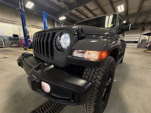 Used 2022 Jeep Wrangler Unlimited Sahara image 29