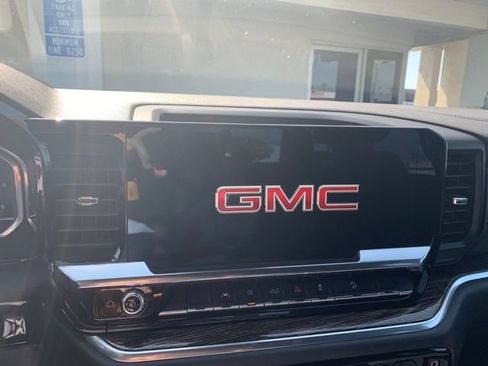 Used 2022 GMC Sierra 1500 Elevation w/ X31 Off-Road Package AWD/4WD image 8