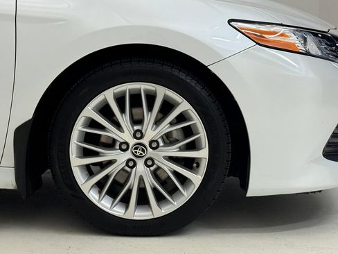 Used 2020 Toyota Camry XLE FWD image 6