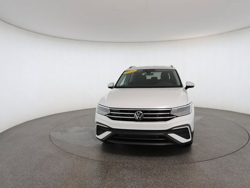 Used 2021 Volkswagen Tiguan SE R-Line image 31