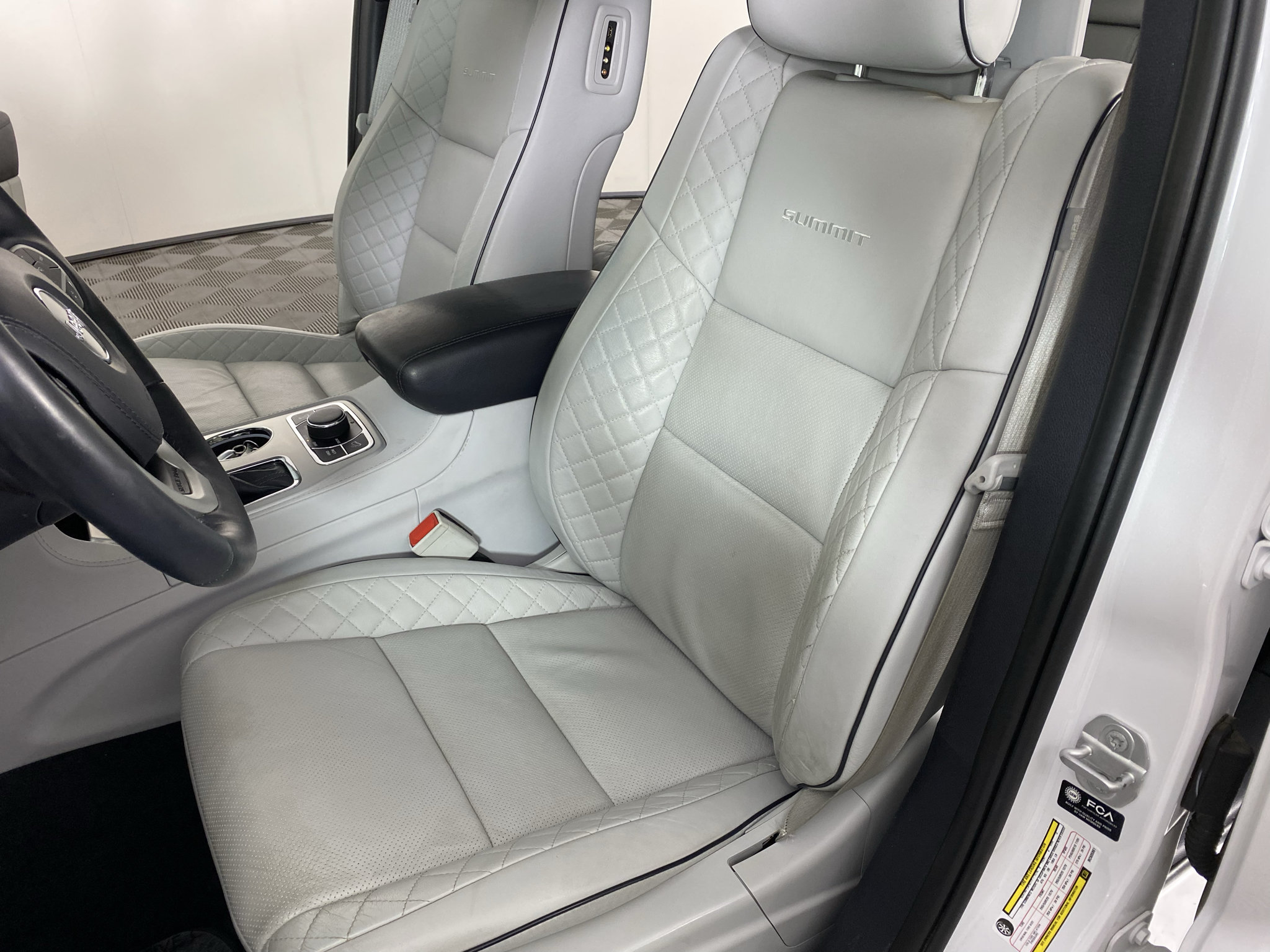 Used 2021 Jeep Grand Cherokee Summit AWD/4WD image 23