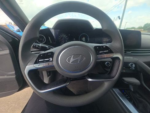 Used 2024 Hyundai Elantra SEL FWD image 5