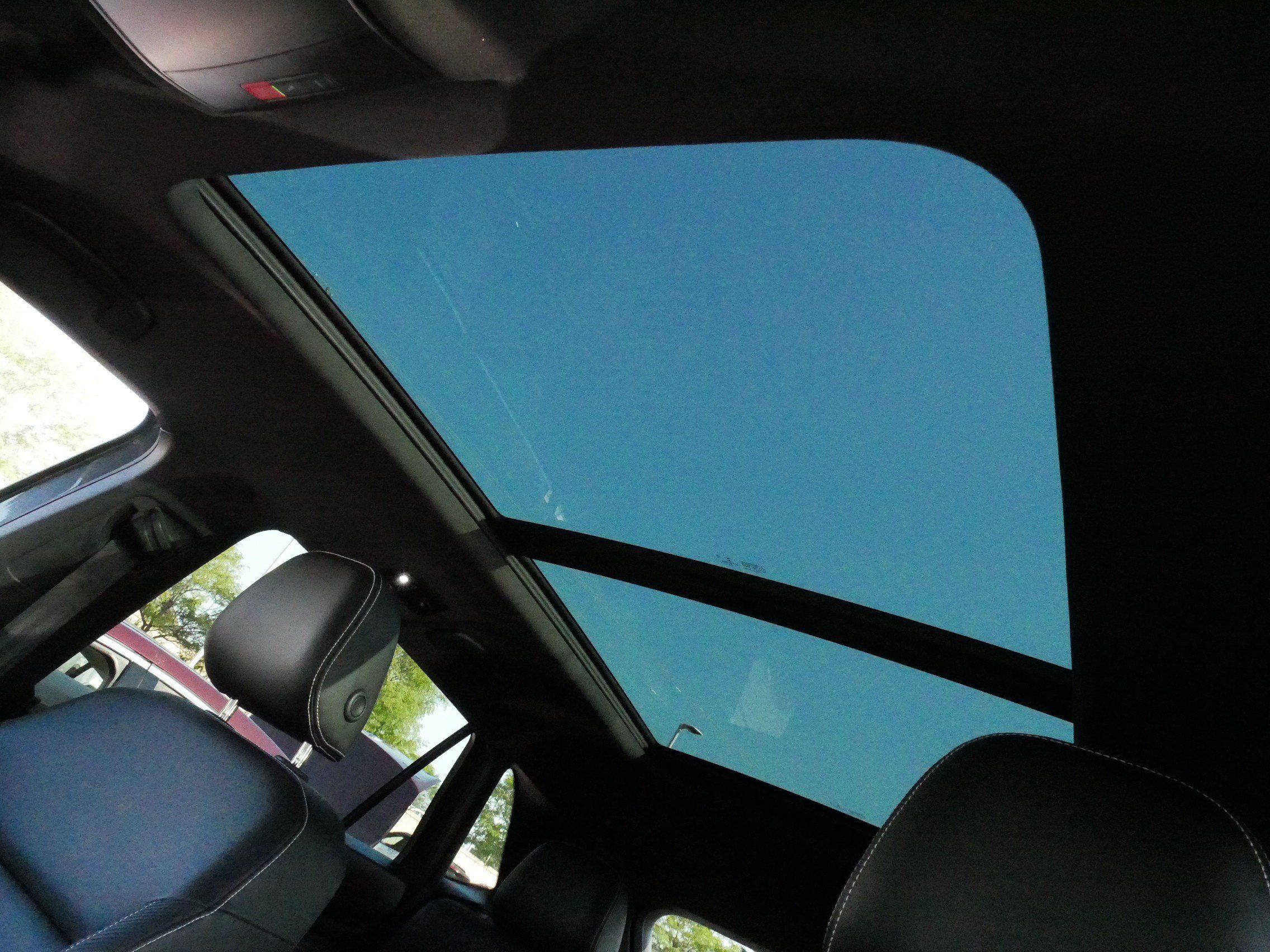 Certified 2023 Volkswagen Atlas Cross Sport SE w/ Panoramic Sunroof Package AWD/4WD image 33