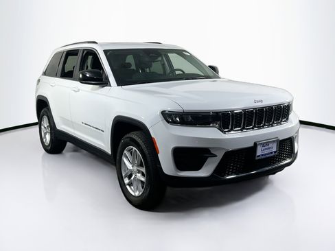 Used 2023 Jeep Grand Cherokee Laredo w/ Luxury Tech Group I image 3