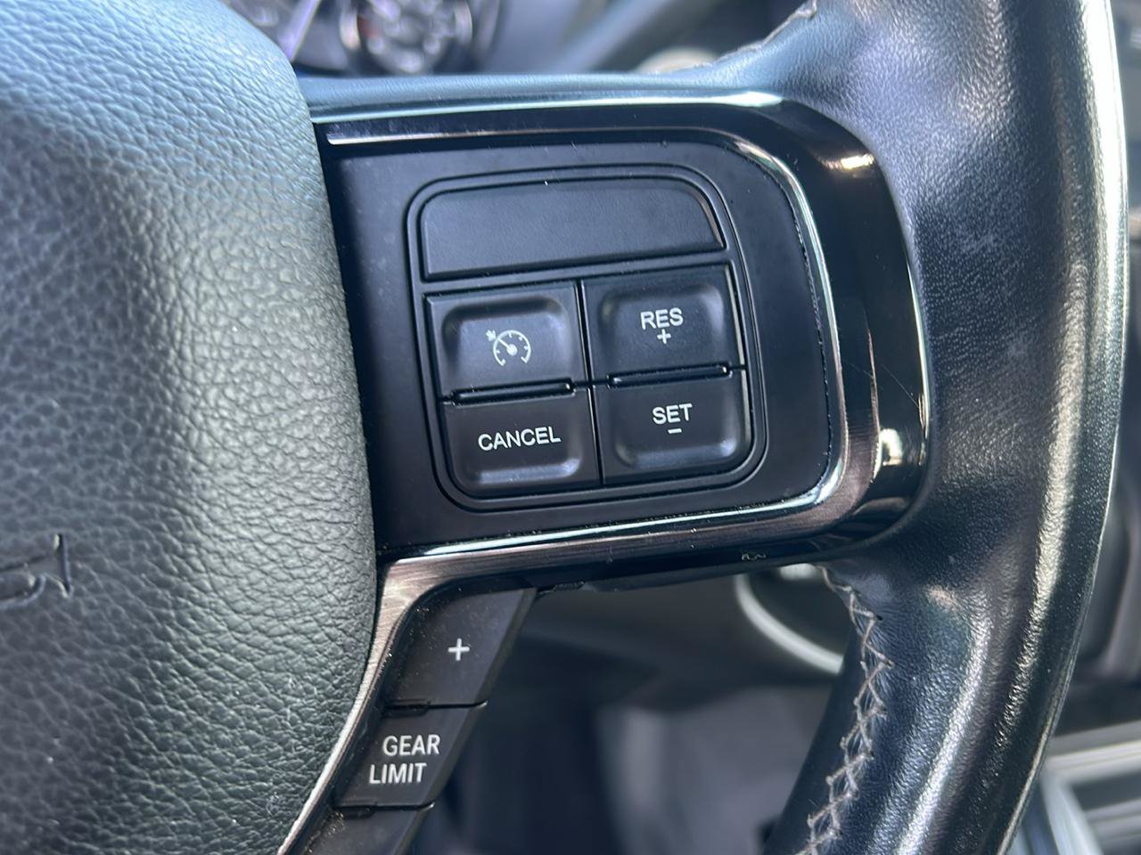 Used 2022 RAM 3500 Limited w/ Towing Technology Group AWD/4WD image 17