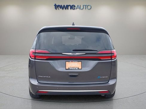 Used 2023 Chrysler Pacifica Touring-L image 4