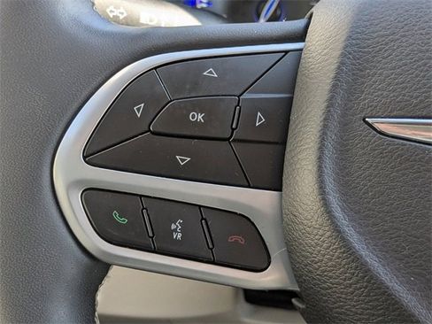 Certified 2024 Chrysler Pacifica Limited image 26