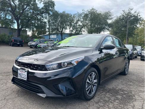 Used 2024 Kia Forte LXS image 3