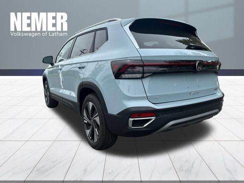 New 2026 Volkswagen Taos SE AWD/4WD image 2
