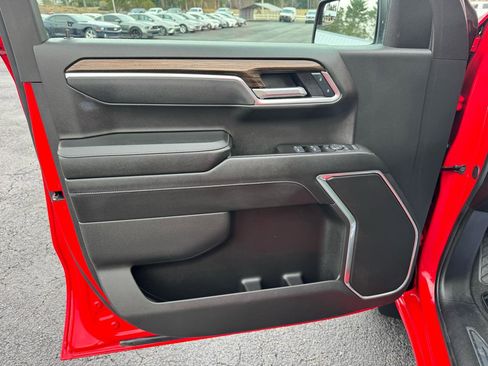 Used 2025 Chevrolet Silverado 1500 LT image 12