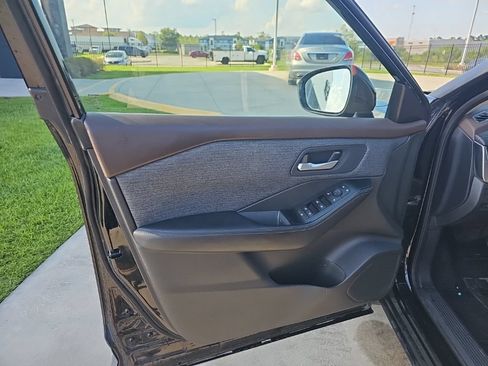 Used 2023 Nissan Rogue SV FWD image 22