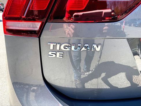 Used 2018 Volkswagen Tiguan SE w/ Panoramic Sunroof Package AWD/4WD image 8