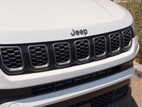Used 2025 Jeep Compass Latitude w/ Altitude Special Edition AWD/4WD image 4