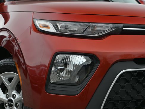 Used 2022 Kia Soul LX w/ Technology Package image 25