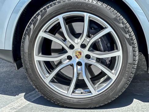 Certified 2023 Porsche Cayenne AWD/4WD image 26