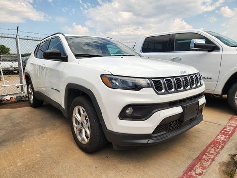 Used 2025 Jeep Compass Latitude w/ Convenience Group AWD/4WD image 1