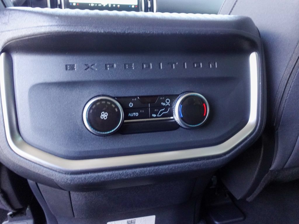 Used 2025 Ford Expedition Max Active AWD/4WD image 25