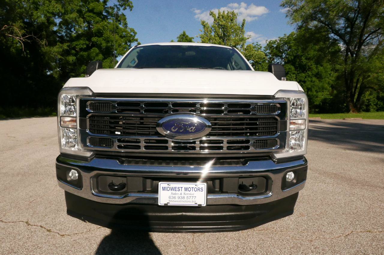 Used 2024 Ford F350 XLT AWD/4WD image 3
