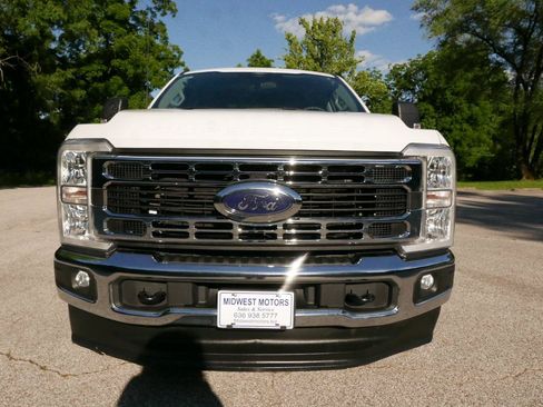 Used 2024 Ford F350 XLT AWD/4WD image 3