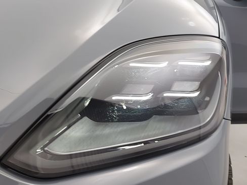 Certified 2026 Porsche Cayenne AWD/4WD image 34