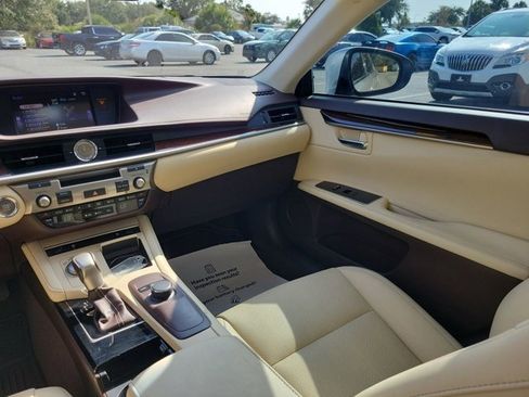 Used 2018 Lexus ES 350 w/ Premier Package image 3