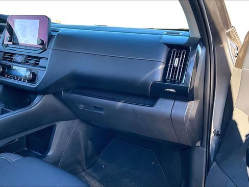 Used 2023 Nissan Pathfinder S image 17