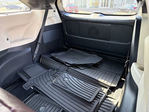 Certified 2021 Toyota Sienna Platinum image 10