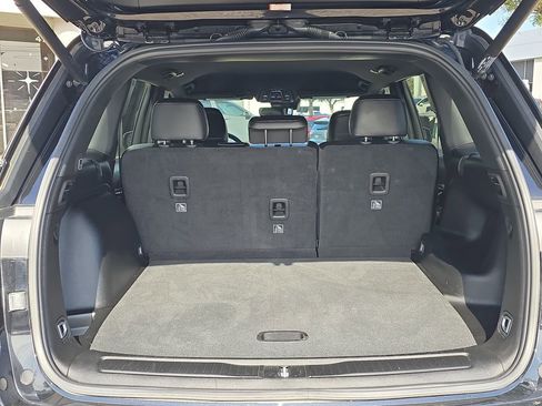 Used 2024 Jeep Grand Cherokee Limited w/ Black Appearance Package image 12