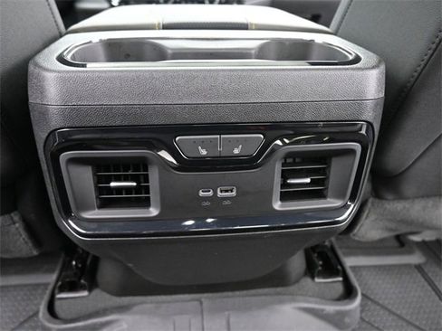 Used 2024 Chevrolet Silverado 2500 ZR2 w/ Technology Package image 19