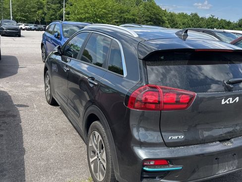 Certified 2022 Kia Niro EX FWD image 11