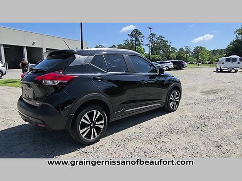 Used 2019 Nissan Kicks SR w/ Exterior Electronics Package FWD image 33