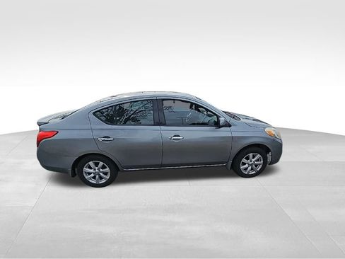Used 2014 Nissan Versa SV w/ Convenience Package image 9