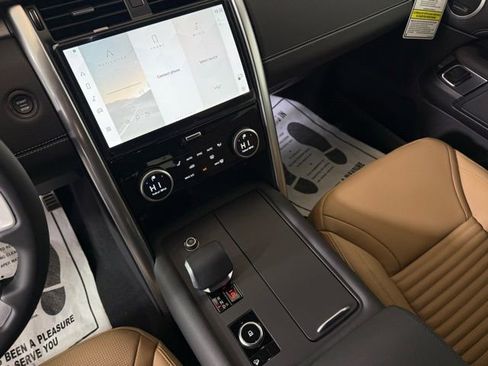 New 2026 Land Rover Discovery Dynamic SE image 37