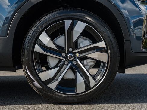 New 2026 Volvo XC40 B5 Ultra w/ Protection Package Premier image 17