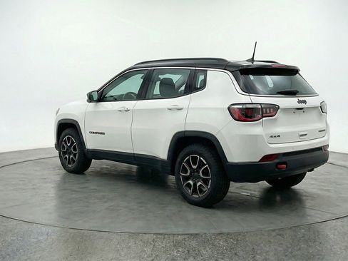 Used 2025 Jeep Compass Trailhawk AWD/4WD image 6
