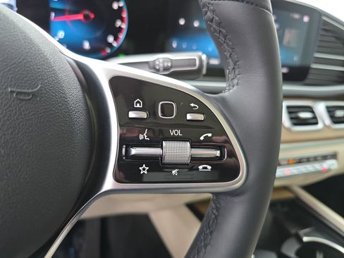 Used 2023 Mercedes-Benz GLE 350 4MATIC w/ AMG Line Exterior image 18