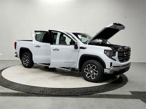 New 2026 GMC Sierra 1500 SLT image 9