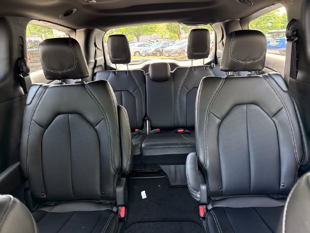 New 2027 Chrysler Pacifica Select w/ Family Tech Group AWD/4WD image 29