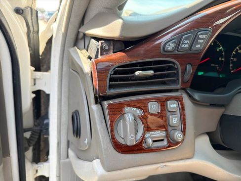 Used 2000 Cadillac De Ville DTS w/ Safety/Security Pkg image 22