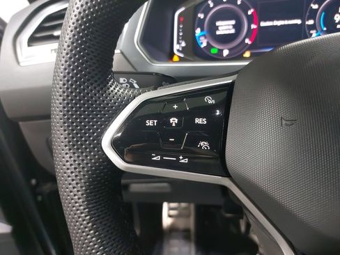 Used 2022 Volkswagen Tiguan SEL R-Line image 17