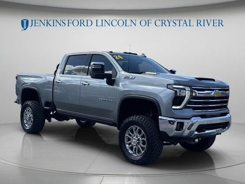 Used 2024 Chevrolet Silverado 2500 LTZ w/ LTZ Premium Package AWD/4WD image 3