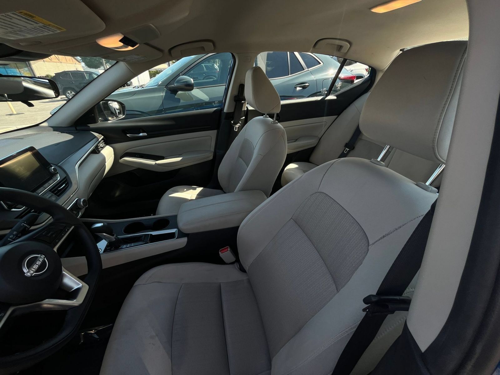 Used 2025 Nissan Altima 2.5 SV FWD image 27