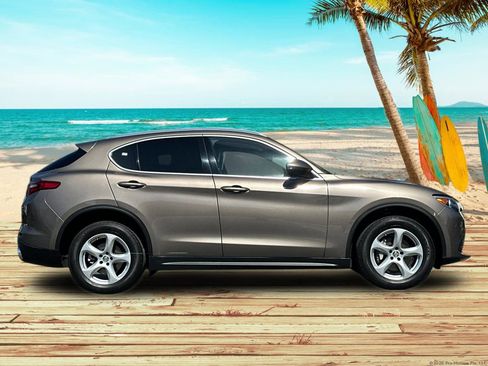 Used 2019 Alfa Romeo Stelvio Base image 7